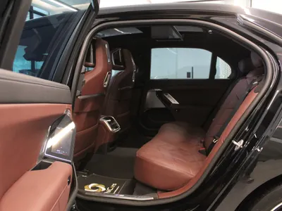 2025 بي ام دبليو الفئة السابعة 735أي