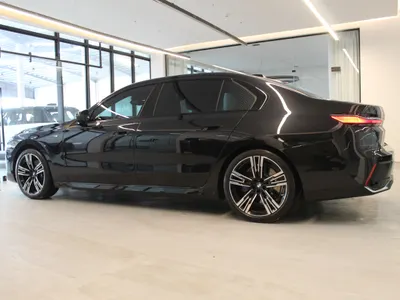 2025 بي ام دبليو الفئة السابعة 735أي