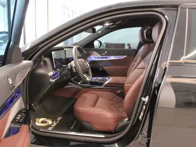 2025 بي ام دبليو الفئة السابعة 735أي