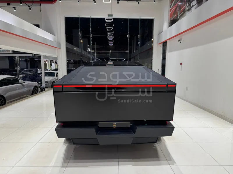 2024 تيسلا سايبر تراك