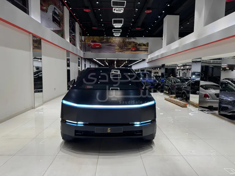 2024 تيسلا سايبر تراك