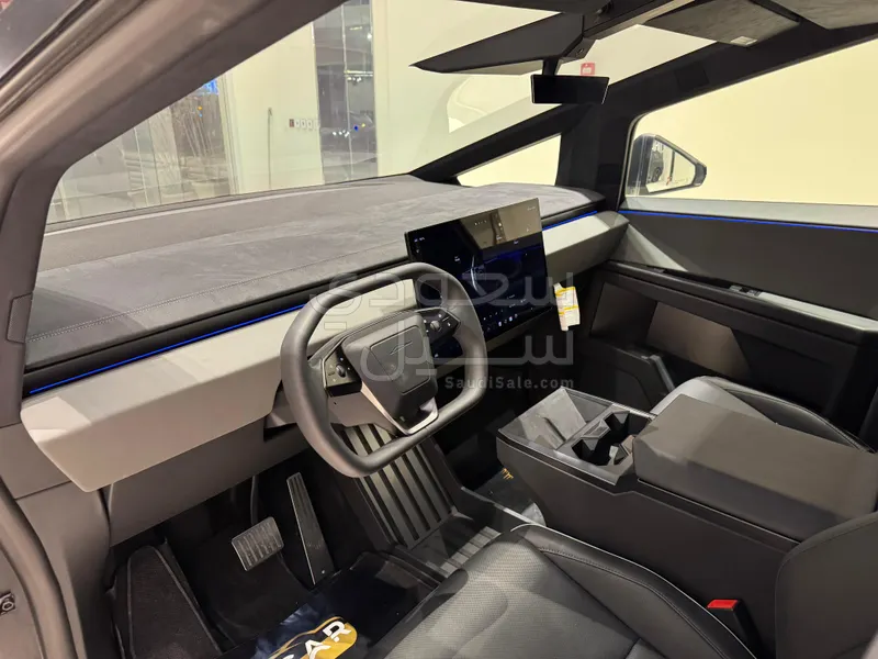 2024 تيسلا سايبر تراك