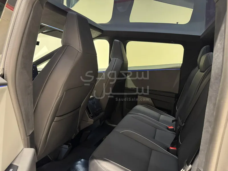 2024 تيسلا سايبر تراك