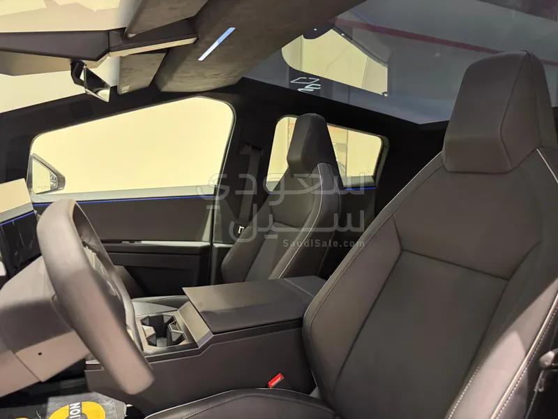 2024 تيسلا سايبر تراك