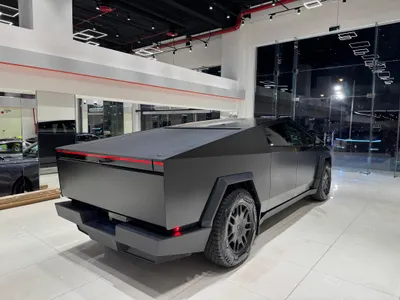 2024 تيسلا سايبر تراك