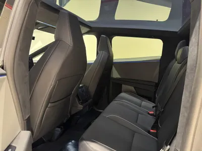 2024 تيسلا سايبر تراك