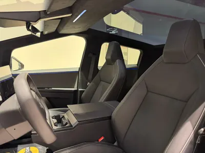 2024 تيسلا سايبر تراك