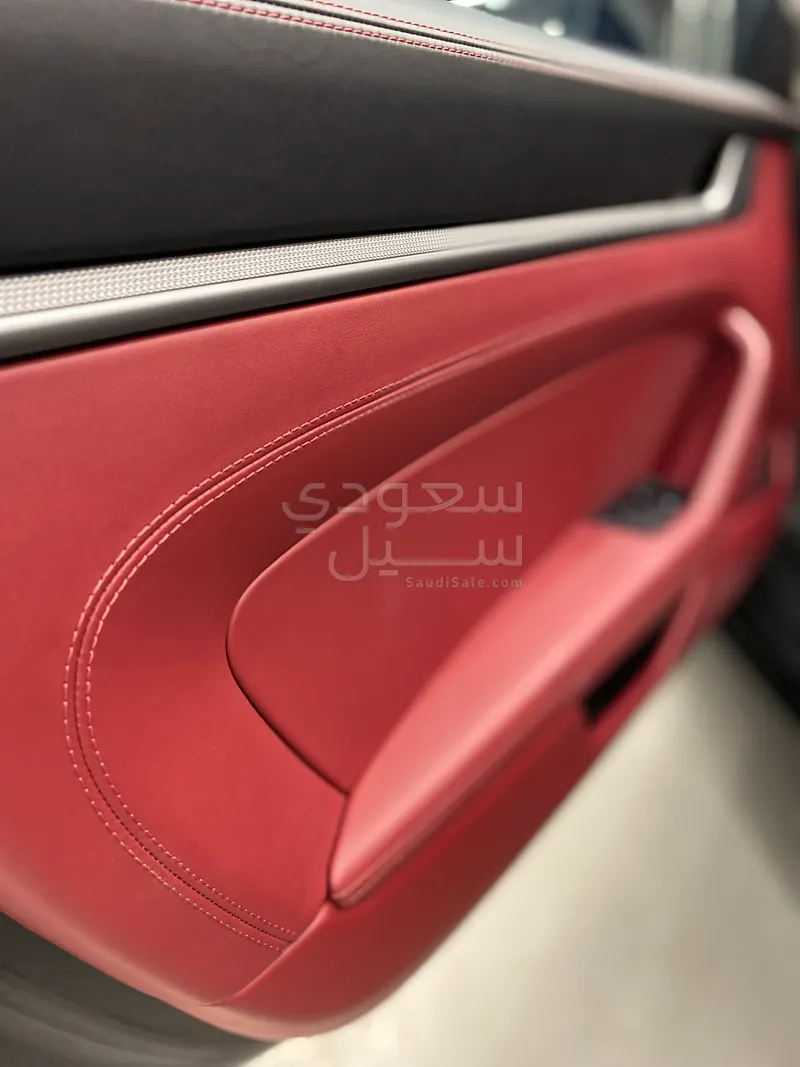2025 بورش 911 كاريرا
