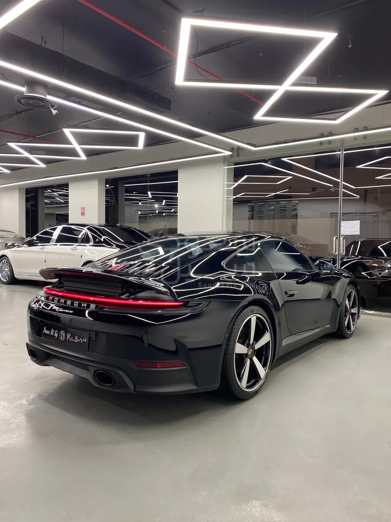 2025 بورش 911 كاريرا