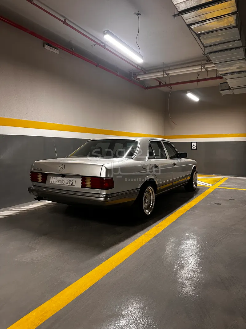 1989 مرسيدس - بنز إس إي 300