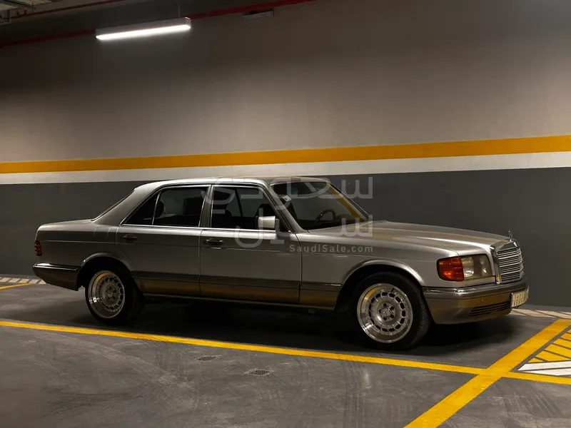 1989 مرسيدس - بنز إس إي 300