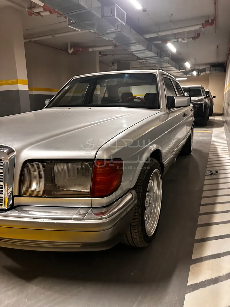 1989 مرسيدس - بنز إس إي 300