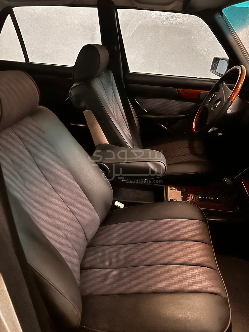 1989 مرسيدس - بنز إس إي 300