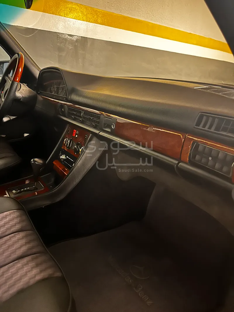 1989 مرسيدس - بنز إس إي 300