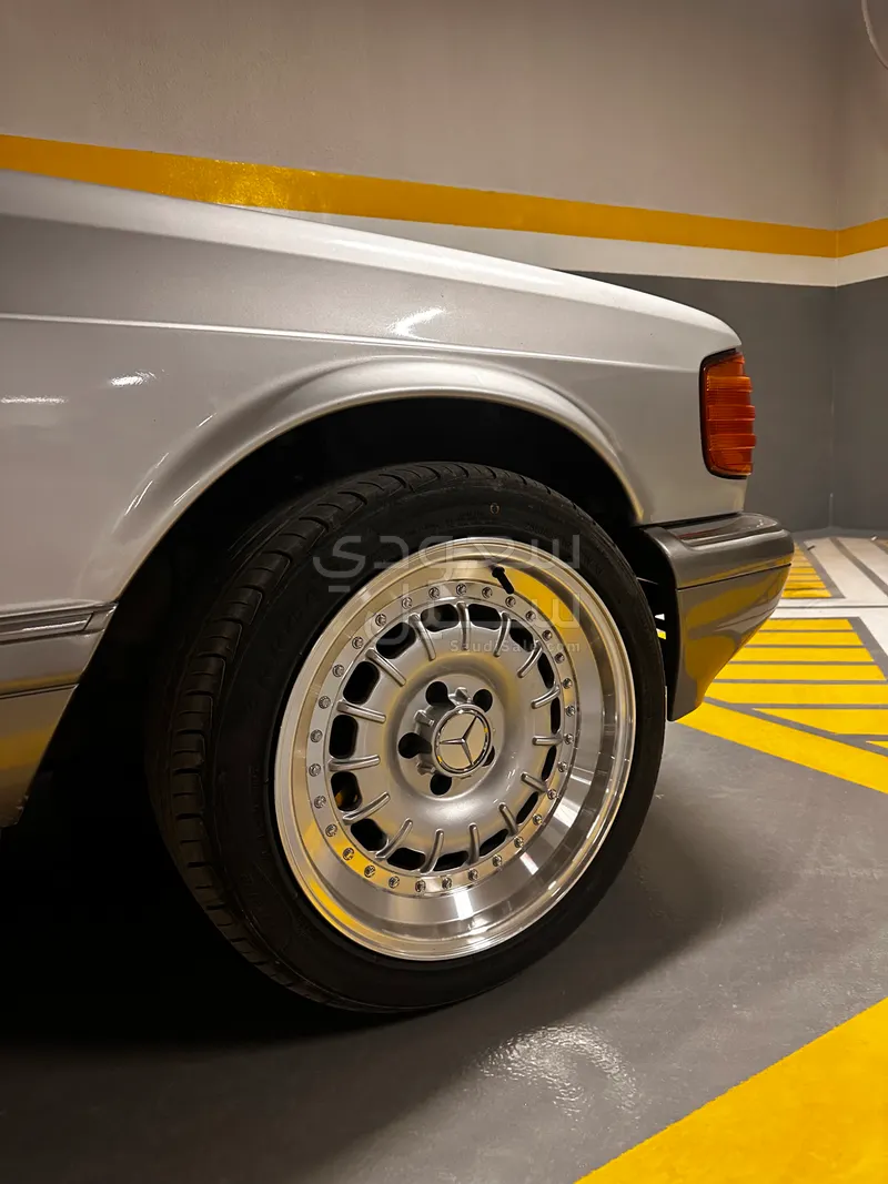 1989 مرسيدس - بنز إس إي 300