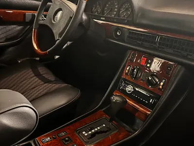 1989 مرسيدس - بنز إس إي 300