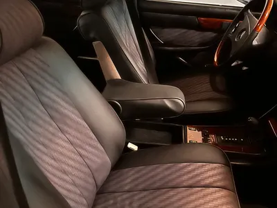 1989 مرسيدس - بنز إس إي 300