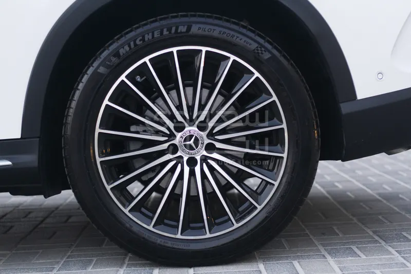 2025 مرسيدس - بنز جي إل سي 300