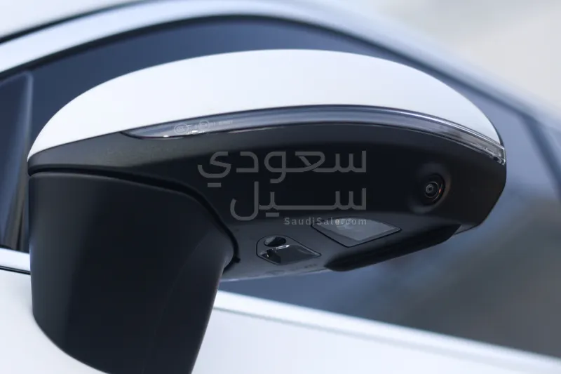 2025 مرسيدس - بنز جي إل سي 300