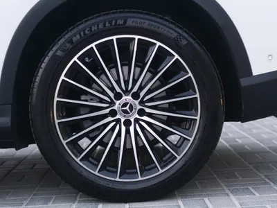 2025 مرسيدس - بنز جي إل سي 300