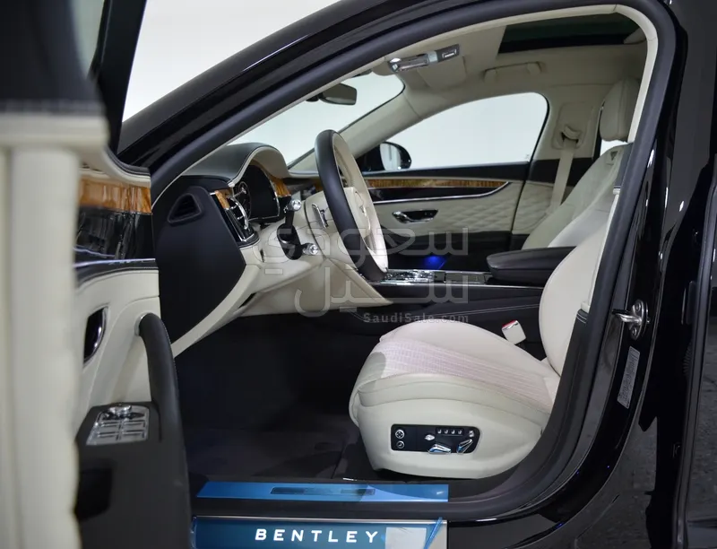 2022 بنتلي كونتيننتل فلاينج سبير دابليو 12