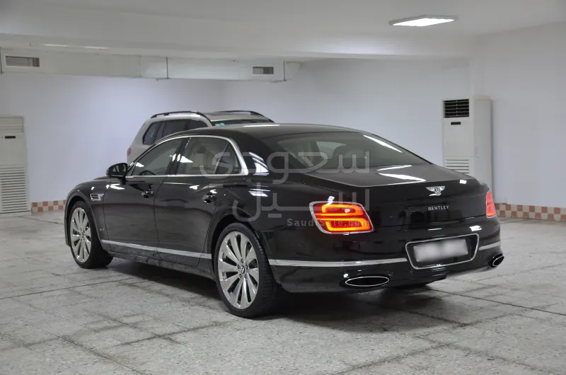 2022 بنتلي كونتيننتل فلاينج سبير دابليو 12