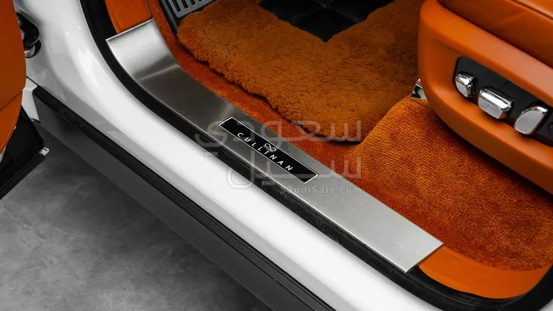 2020 رولز رويس كولينان بلاك بادج