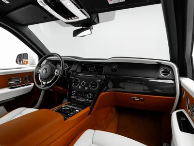 2020 رولز رويس كولينان بلاك بادج