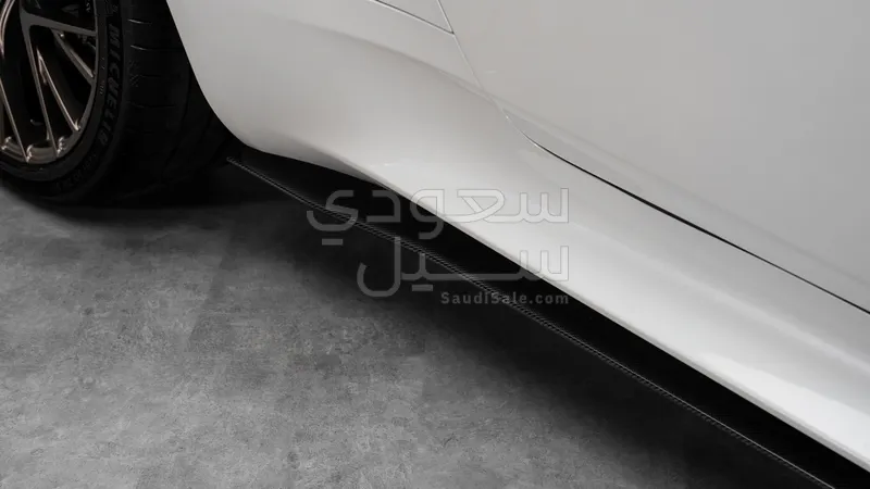 2024 استون مارتن دي بي 12