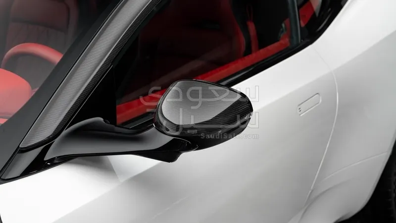 2024 استون مارتن دي بي 12