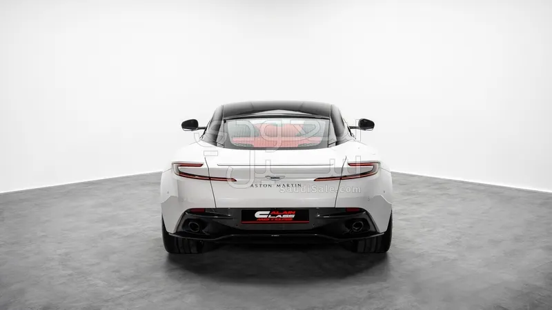 2024 استون مارتن دي بي 12