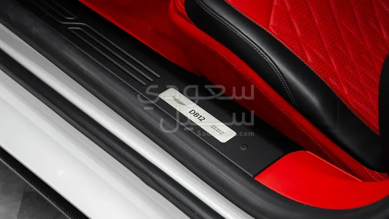 2024 استون مارتن دي بي 12