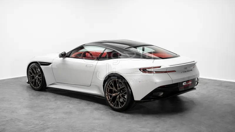 2024 استون مارتن دي بي 12