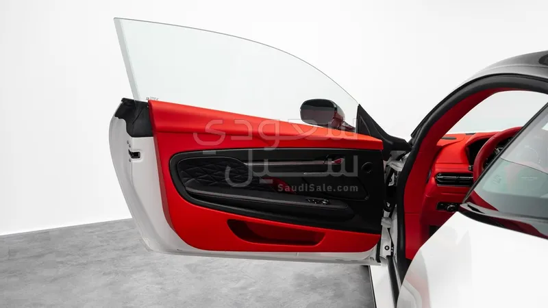 2024 استون مارتن دي بي 12