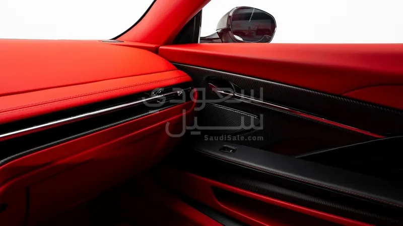 2024 استون مارتن دي بي 12