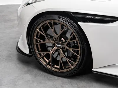 2024 استون مارتن دي بي 12