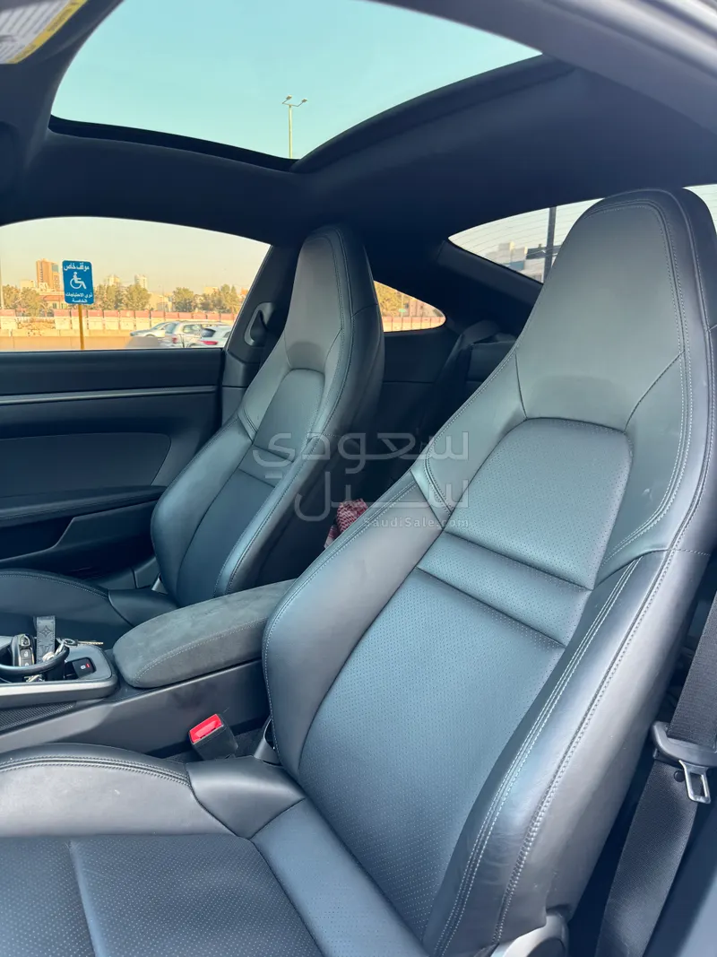2024 بورش 911 كاريرا 4 اس
