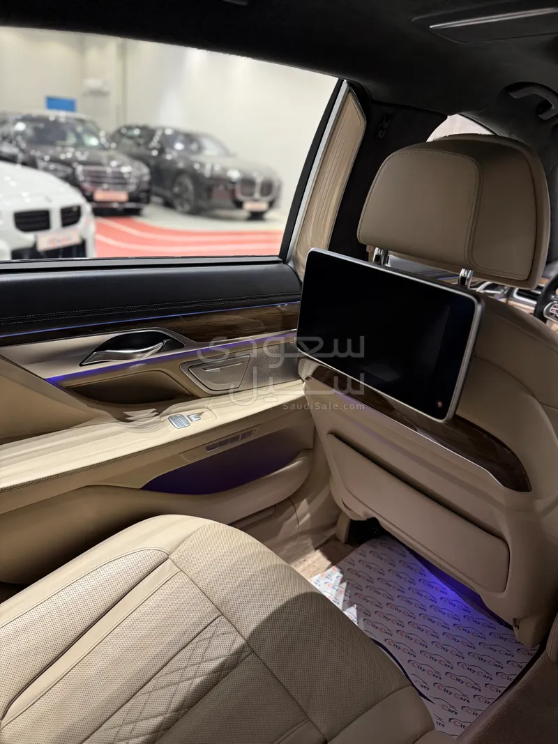 2016 بي ام دبليو الفئة السابعة 750 إل أي