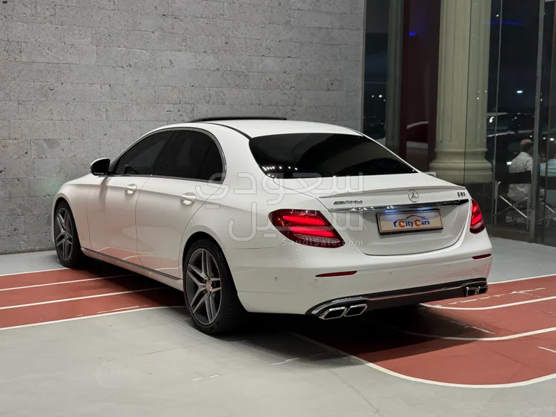 2017 مرسيدس - بنز إي 63 أي إم جي