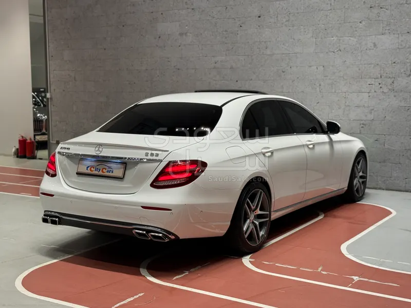 2017 مرسيدس - بنز إي 63 أي إم جي