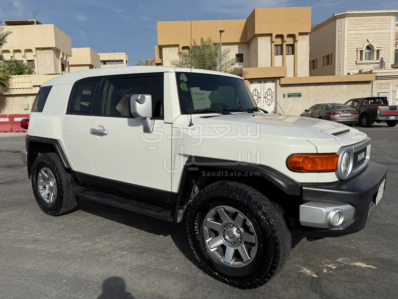 2016 تويوتا اف جي كروزر 1