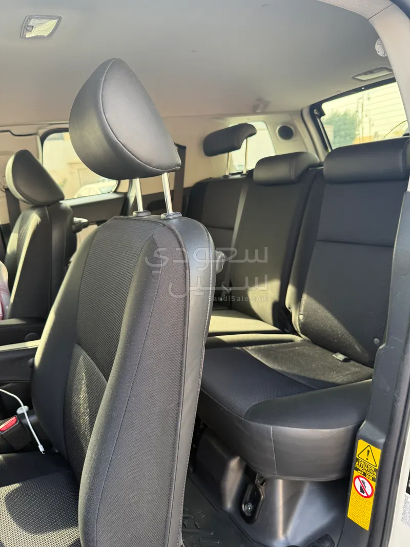 2016 تويوتا اف جي كروزر 1