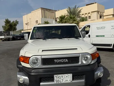 2016 تويوتا اف جي كروزر 1