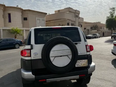 2016 تويوتا اف جي كروزر 1