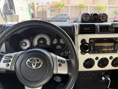 2016 تويوتا اف جي كروزر 1