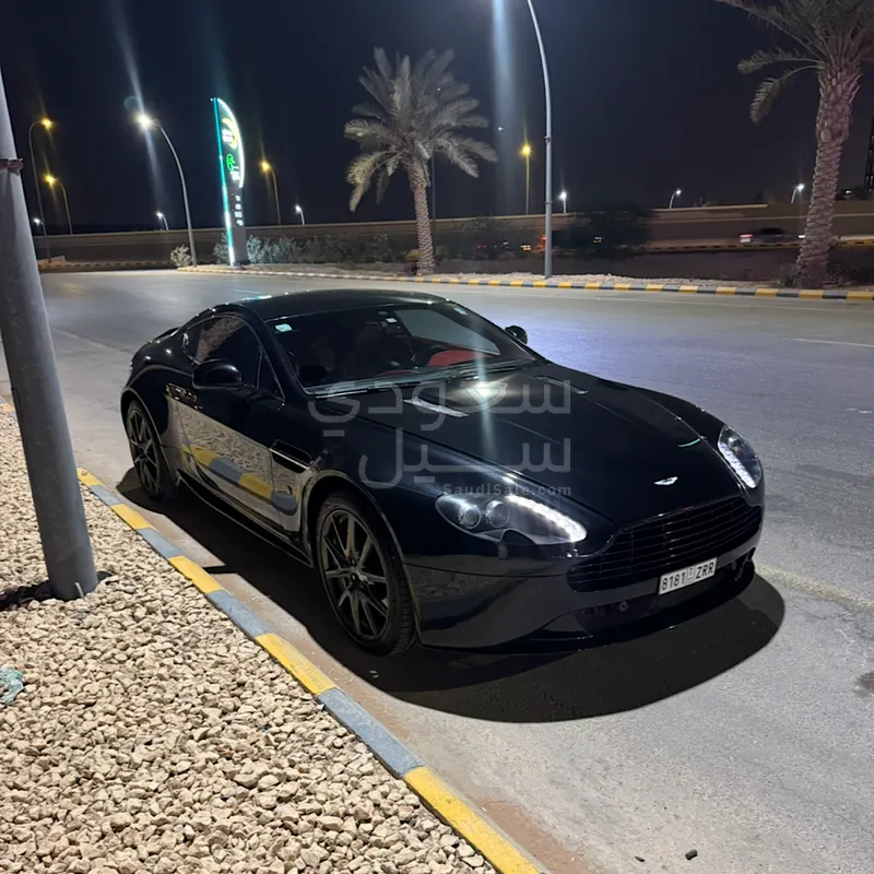 2013 استون مارتن في 8 فانتج