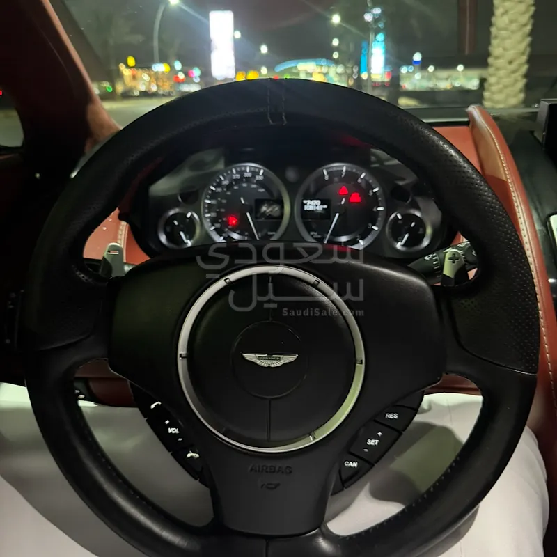 2013 استون مارتن في 8 فانتج