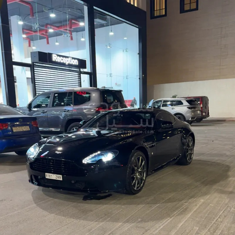 2013 استون مارتن في 8 فانتج