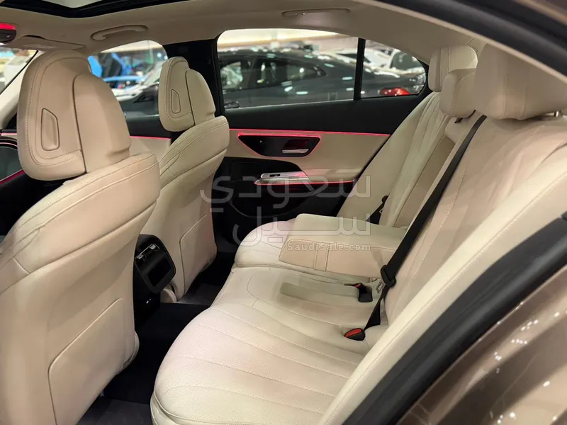 2024 مرسيدس - بنز إي 200