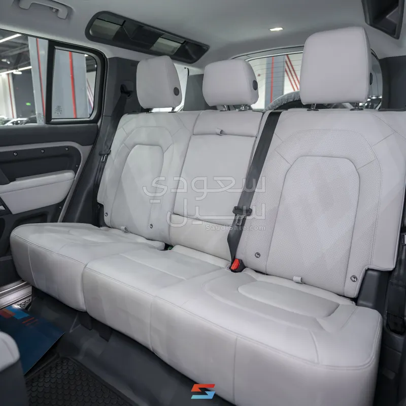 2026 لاند روفر ديفيندر 110